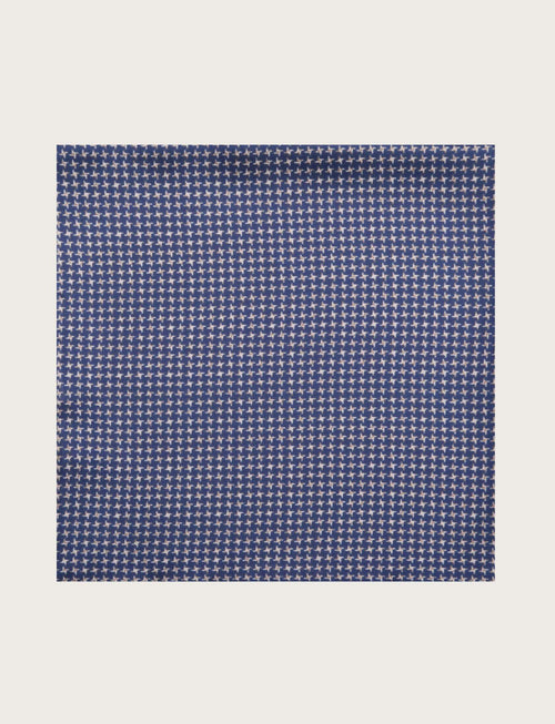 Foulard in seta blu con micro fantasia geometrica luigi fusaro