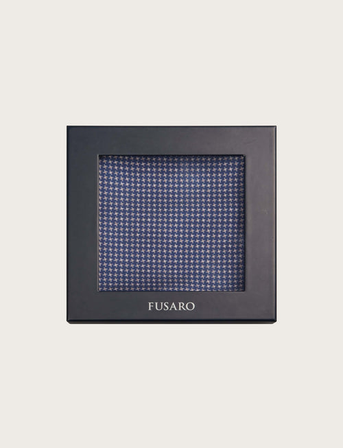 Foulard in seta blu con micro fantasia geometrica luigi fusaro