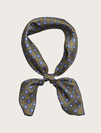 Foulard in seta verde con fantasia floreale luigi fusaro
