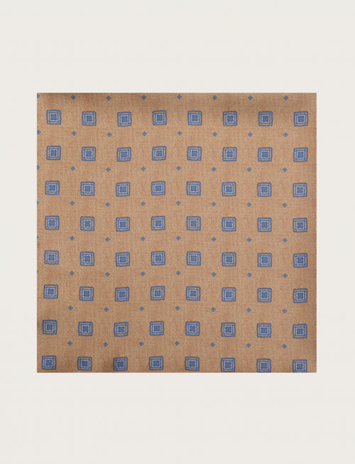Foulard in seta fango con fantasia geometrica blu