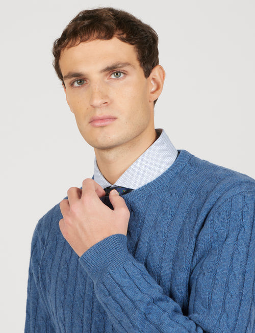 Maglia girocollo a trecce in lana lambswool |Colore:Azzurro
