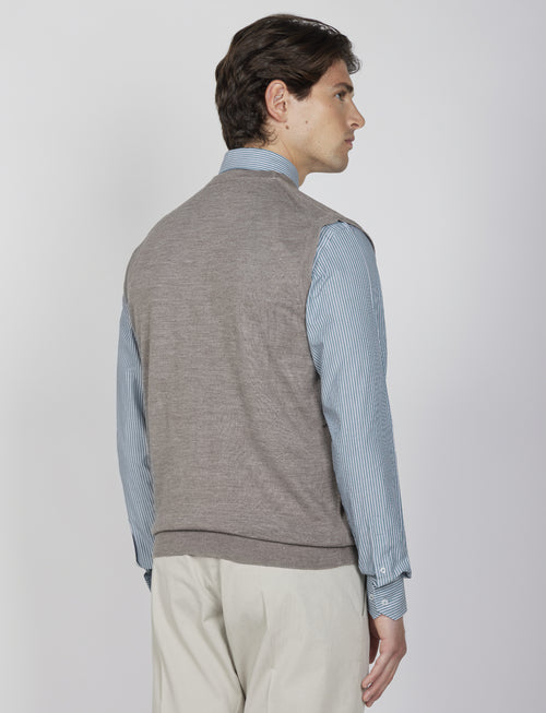 Gilet in lana merinos con bottoni |Colore:Fango