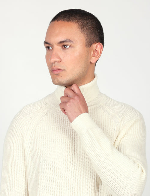Dolcevita a costa inglesi in lana lambswool |Colore:Panna