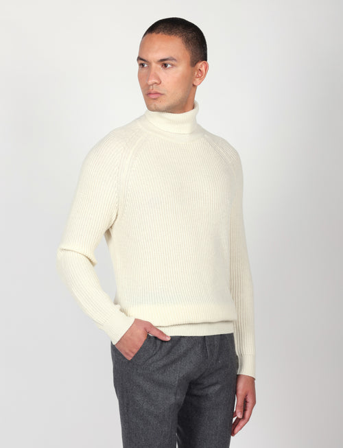 Dolcevita a costa inglesi in lana lambswool |Colore:Panna