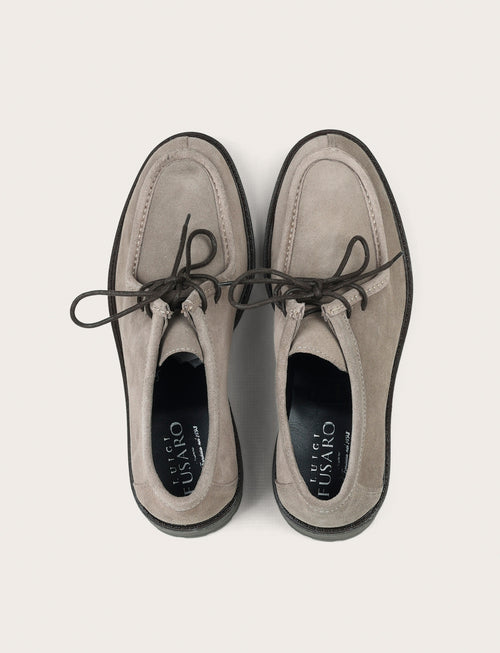 Scarpe stringate in camoscio con suola carrarmato |Colore:Taupe