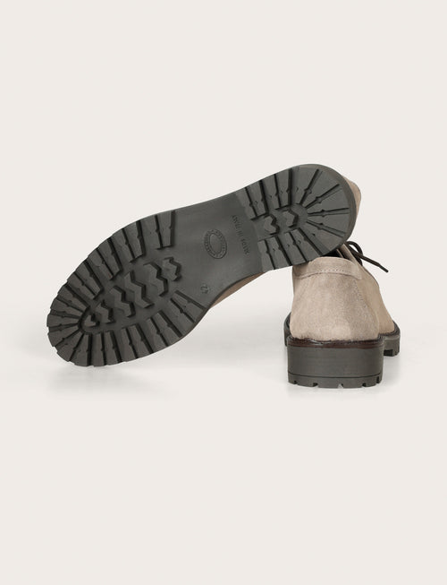 Scarpe stringate in camoscio con suola carrarmato |Colore:Taupe
