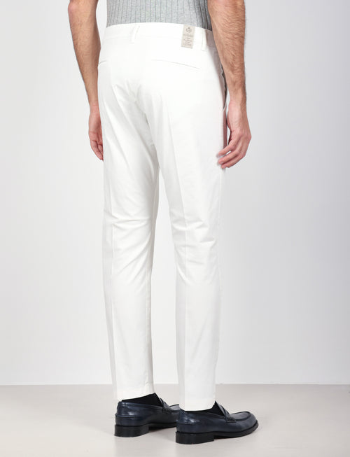 Pantaloni in gabardine di cotone stretch |Colore:Bianco