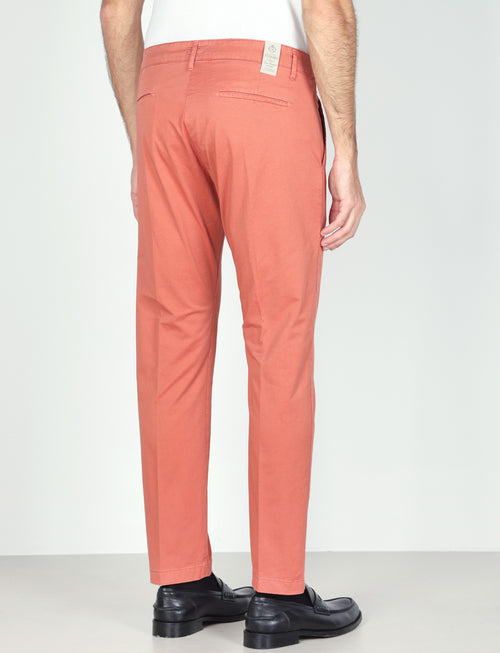 Pantaloni in gabardine di cotone stretch |Colore:Corallo