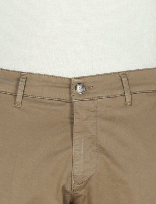 Pantaloni in gabardine di cotone stretch |Colore:Nocciola