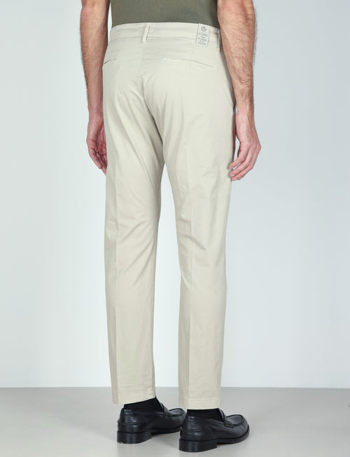 Pantaloni in gabardine di cotone stretch |Colore:Sabbia
