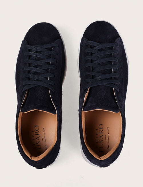 Sneakers in camoscio minimal con suola in gomma