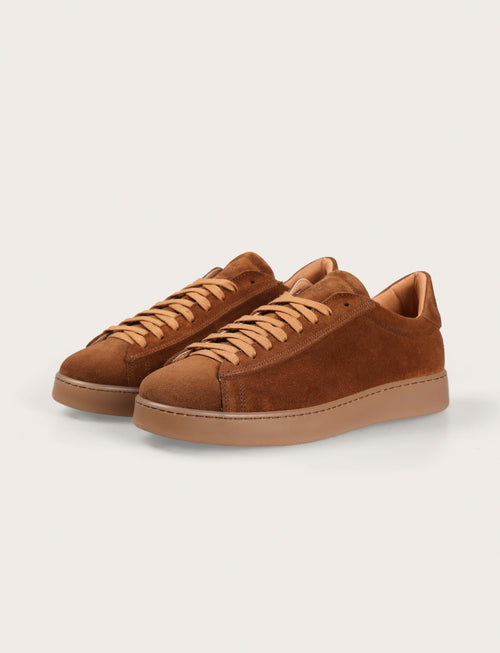 Sneakers in camoscio minimal con suola in gomma