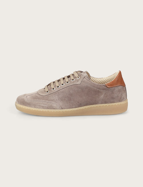 Sneakers in camoscio con suola in gomma_Luigi Fusaro