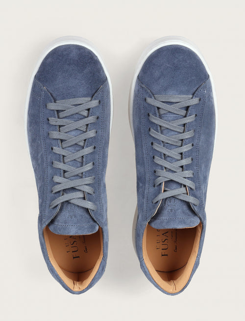 Sneakers in camoscio minimal con suola in gomma
