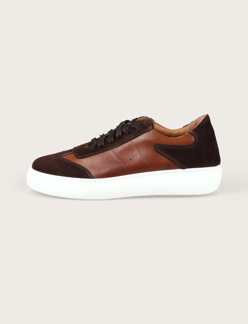 Sneakers in pelle e camoscio con suola in gomma