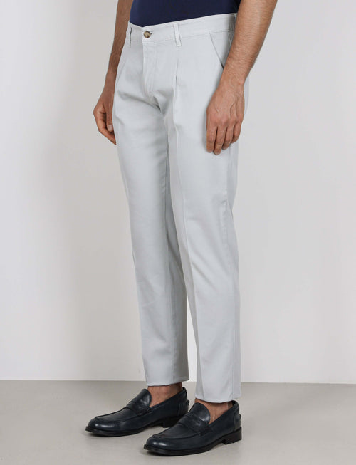 Pantaloni con pinces in cotone elasticizzato_Luigi Fusaro