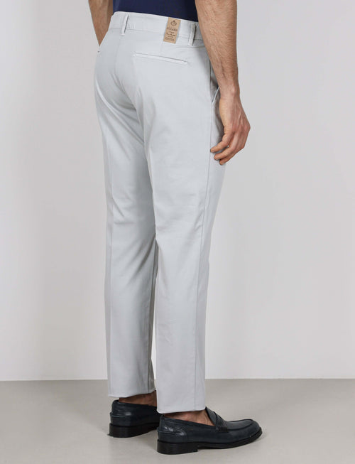 Pantaloni con pinces in cotone elasticizzato_Luigi Fusaro