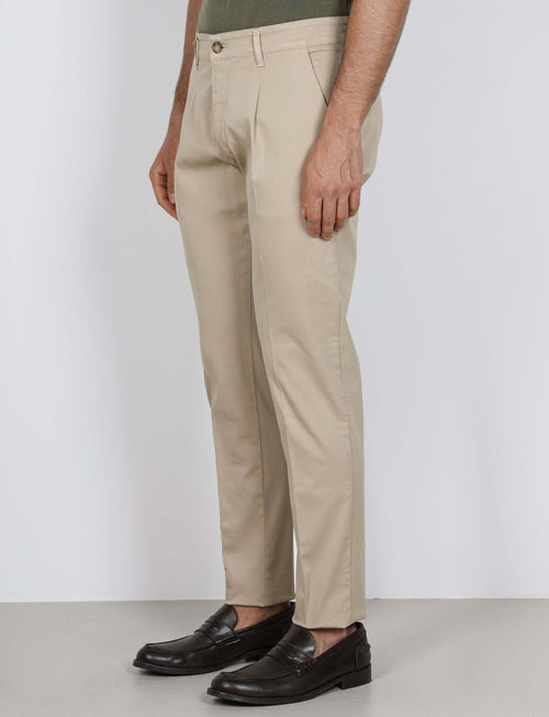Pantaloni con pinces in cotone elasticizzato_Luigi Fusaro