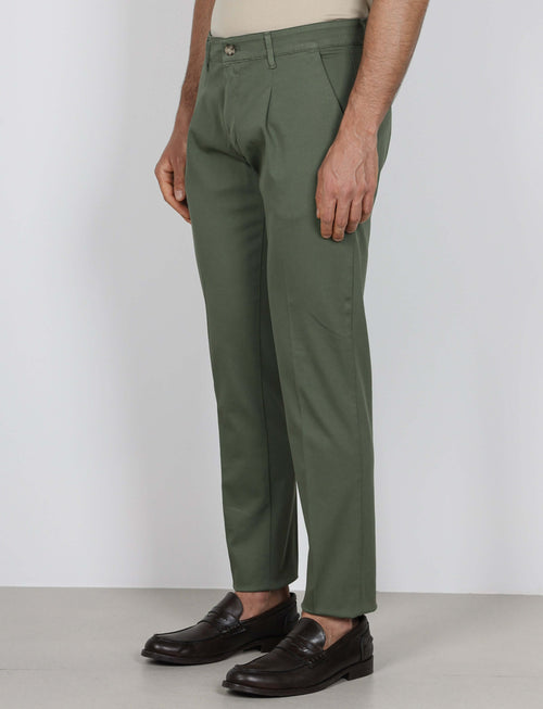 Pantaloni con pinces in cotone elasticizzato_Luigi Fusaro
