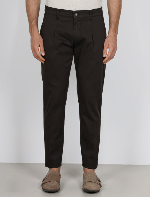 Pantaloni con pinces in cotone elasticizzato |Colore:Cioccolato