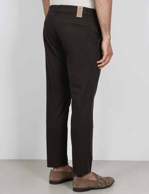 Pantaloni con pinces in cotone elasticizzato |Colore:Cioccolato