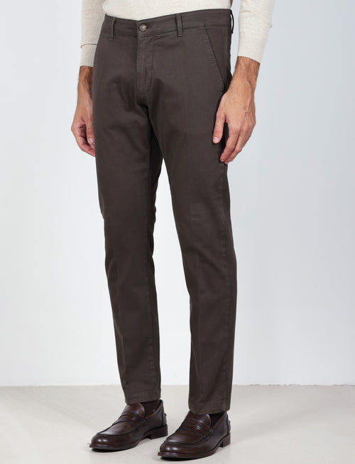 Pantaloni chino in cotone gabardine |Colore:Moro
