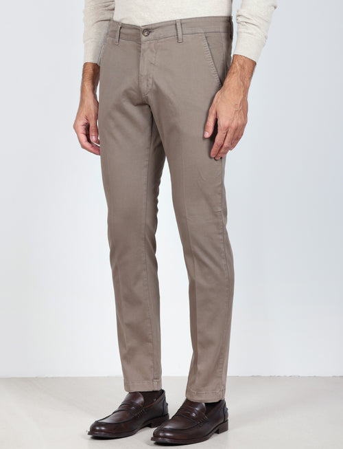 Pantaloni chino in cotone gabardine |Colore:Fango