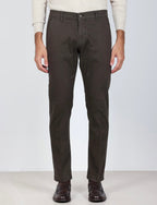 Pantaloni chino in cotone gabardine |Colore:Moro
