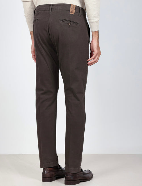 Pantaloni chino in cotone gabardine |Colore:Moro