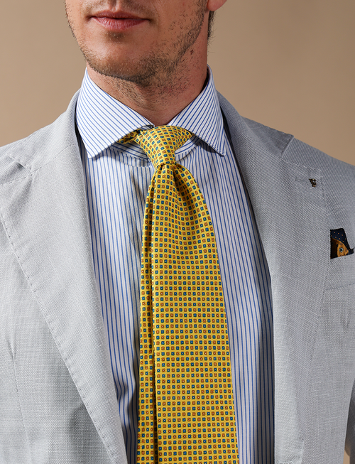 Linen tie with micro flower design