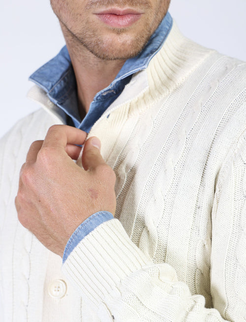 Cardigan con bottoni a trecce