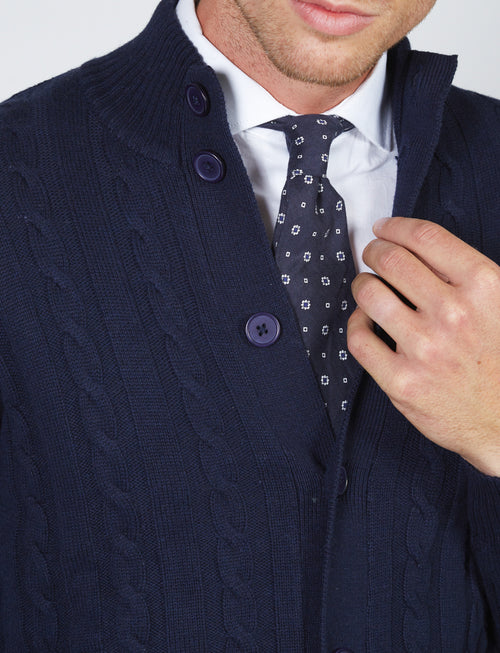 Cardigan con bottoni a trecce
