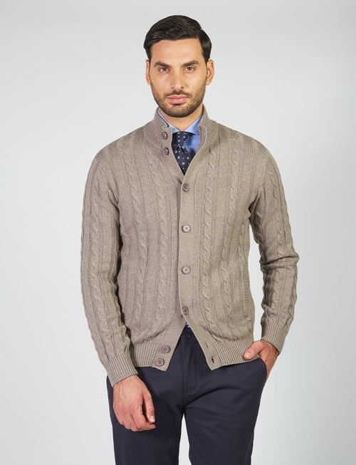 Cardigan con bottoni a trecce