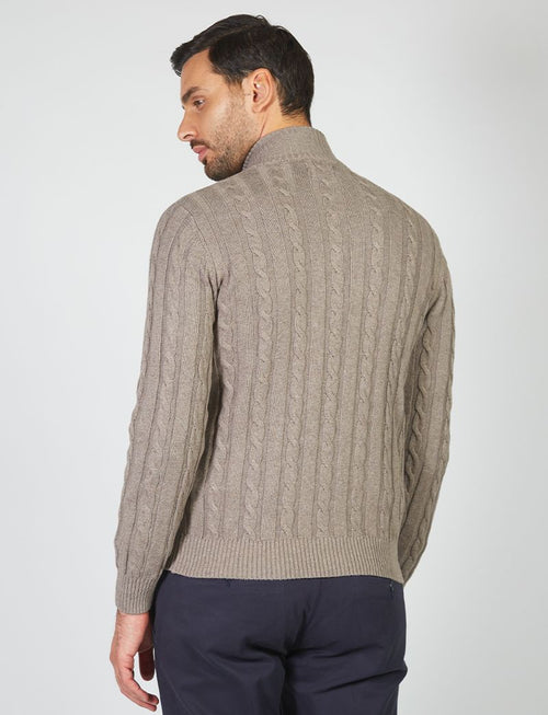 Cardigan con bottoni a trecce