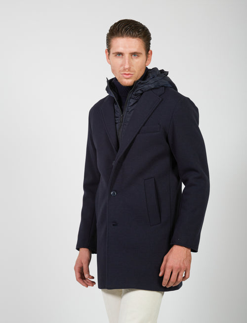 Cappotto in maglia con pettorina e cappuccio