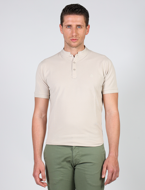 Polo basica con collo coreano