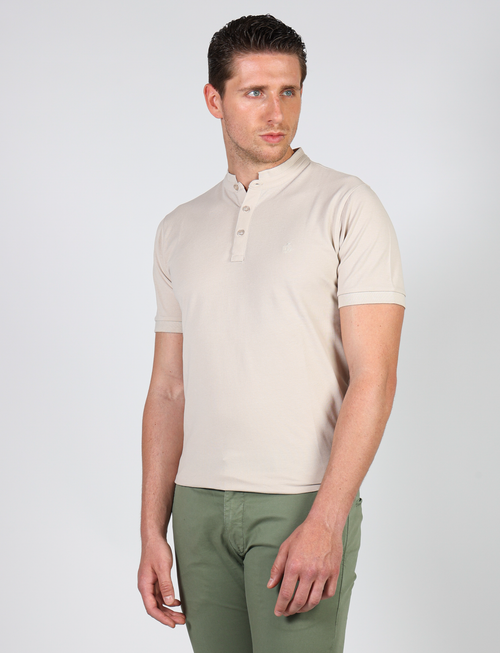Polo basica con collo coreano