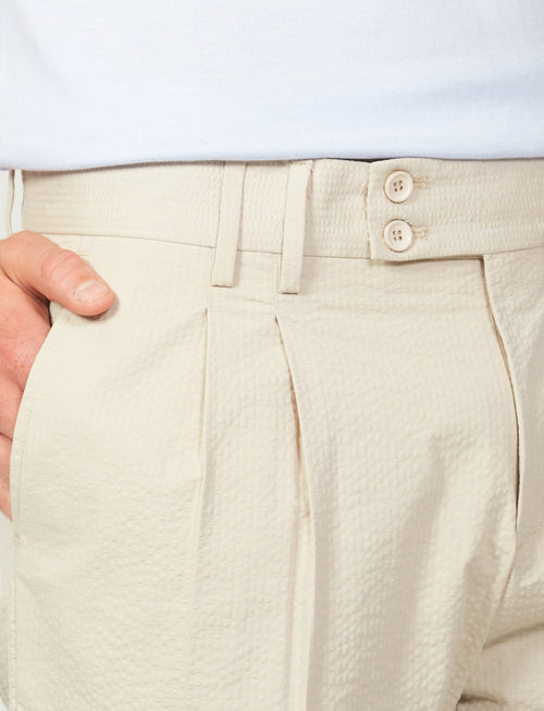 Bermuda in cotone goffrato con pinces