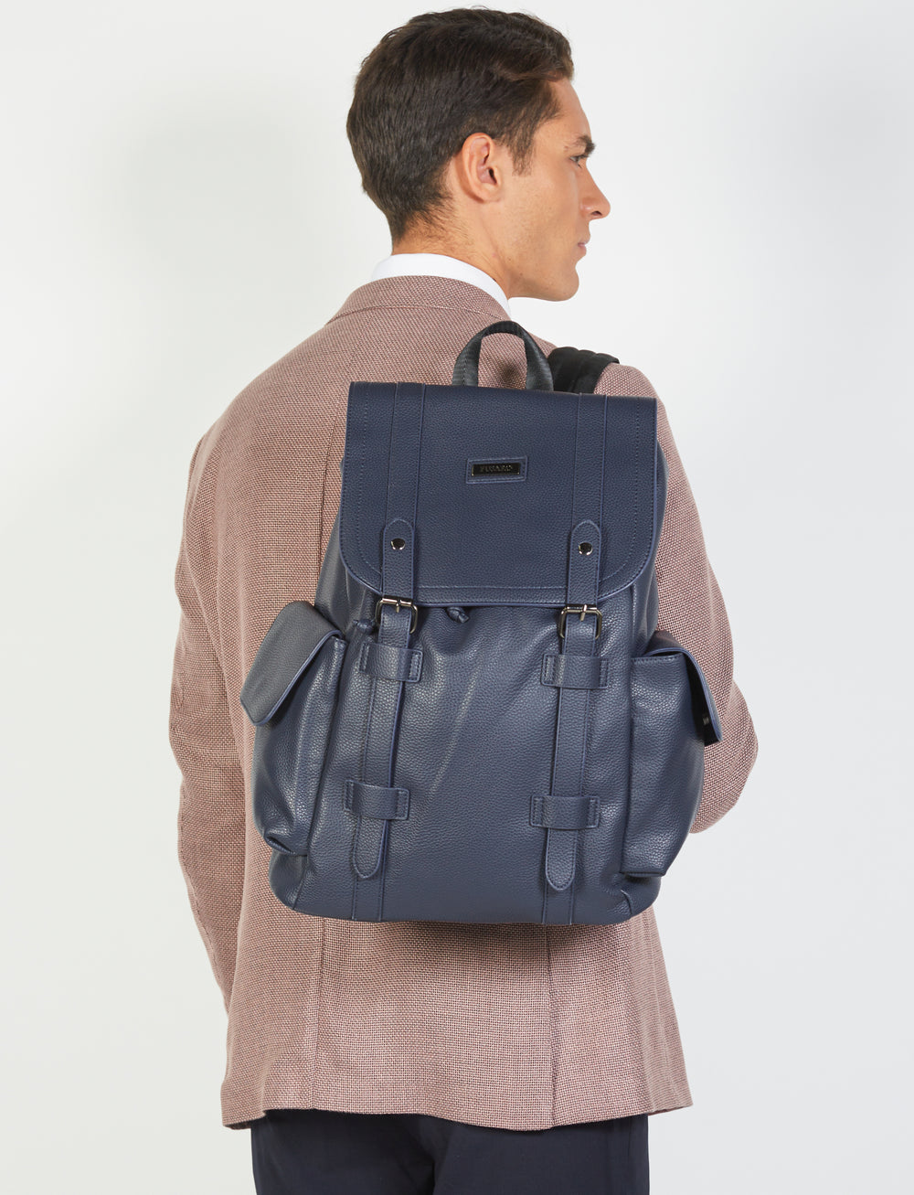 Zaino in eco-pelle con tasche