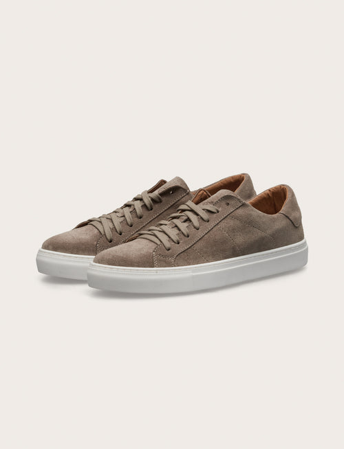 Sneakers in pelle scamosciata con cuciture