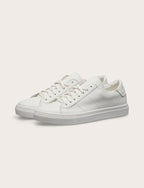 Sneakers in pelle con cuciture
