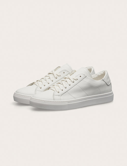 Sneakers in pelle con cuciture