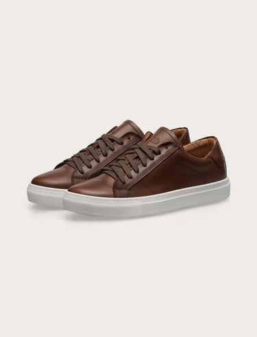 Sneakers in pelle con cuciture