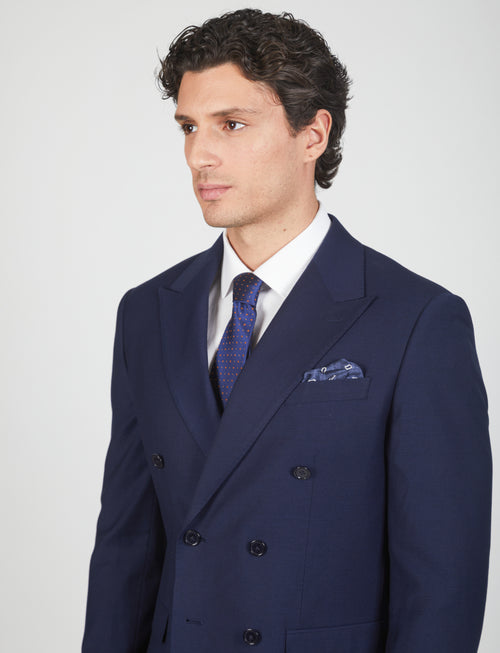 Abito doppiopetto con revers classico