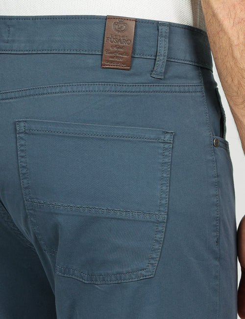 Pantaloni cinque tasche in raso di cotone