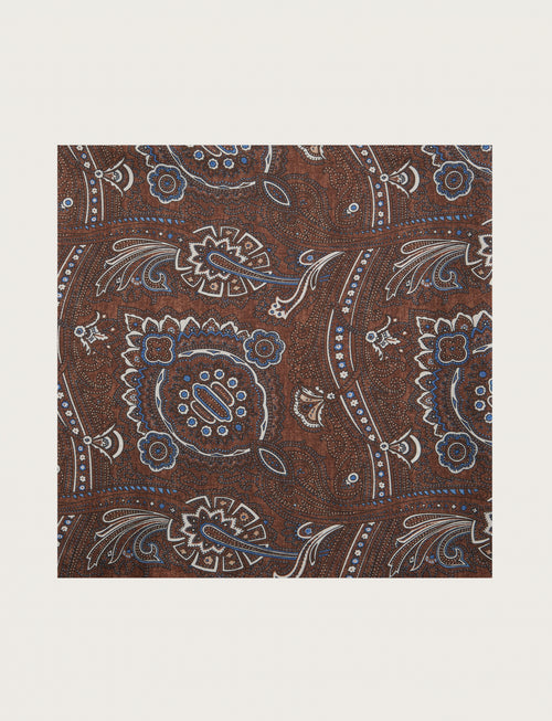 Foulard in seta fantasia cachemire su fondo moro