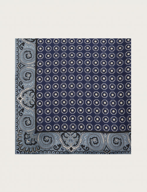 Foulard in seta fantasia geometrica su fondo avio