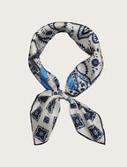 Foulard in seta fantasia paisley su fondo bianco