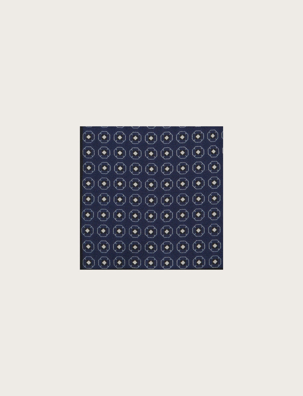 Pochette in seta con pattern geometrico su fondo avio