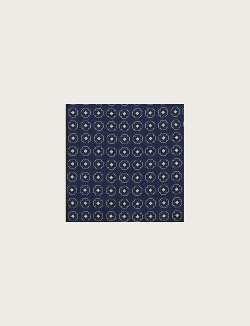 Pochette in seta con pattern geometrico su fondo avio